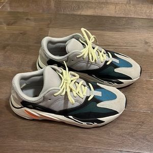 Yeezy Adidas Wave Runners 700